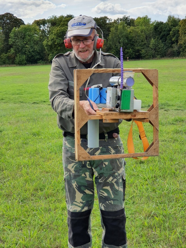 600x800 pixels (252K)